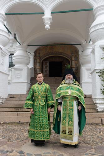 den-svyatoj-troitsy-1
